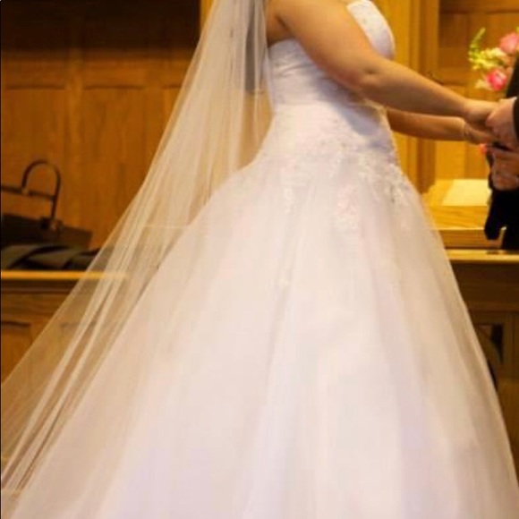 Wedding dress - Picture 4 of 4